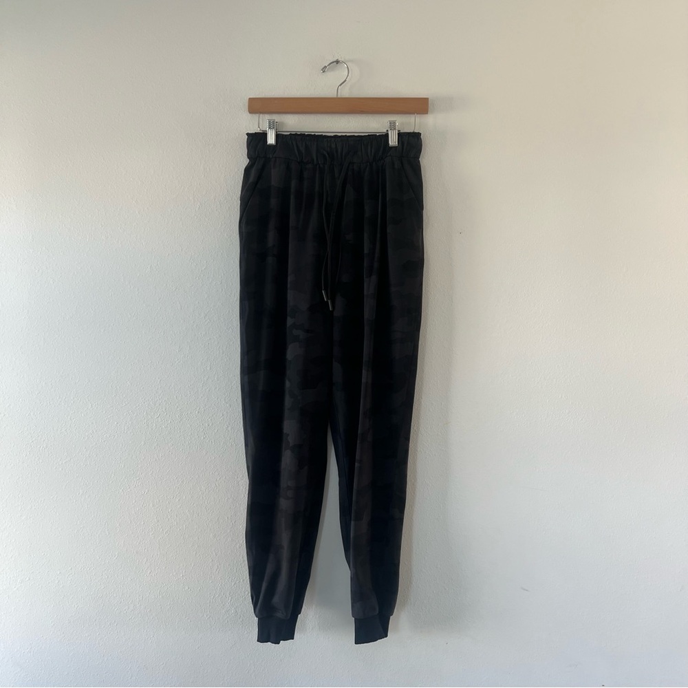 LULULEMON | Stretch High Rise Jogger in Heritage 365 Camo | 6 - Picture 2 of 5